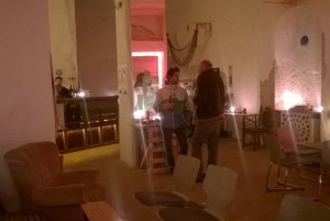 Wir begrüßen die ersten Gäste bei drinks4good im Baumhaus Berlin!!